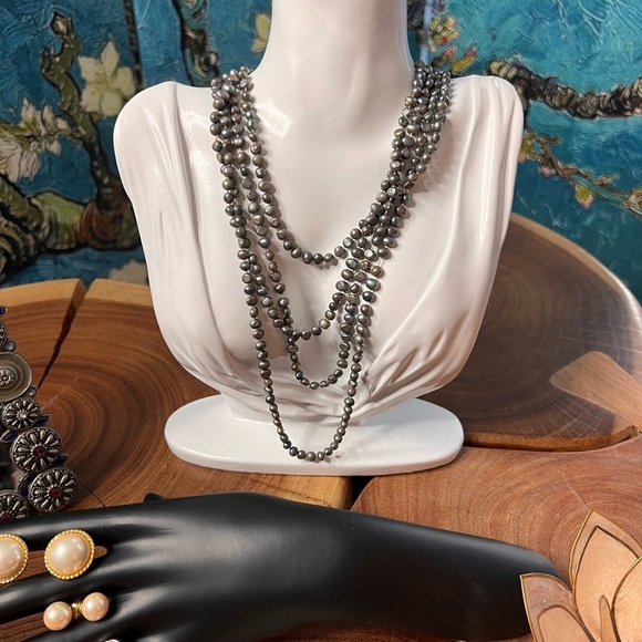 3 strands of baroque, freshwater pearls with three pairs of matching earrings. - Picture 3 of 10